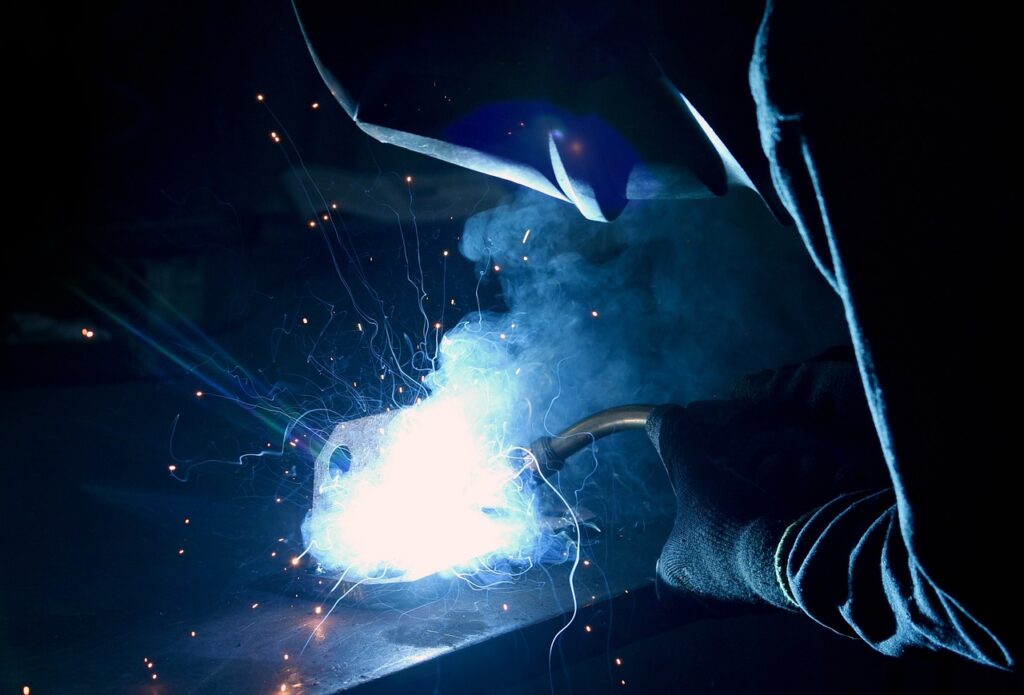 welding, work, metal-3963341.jpg